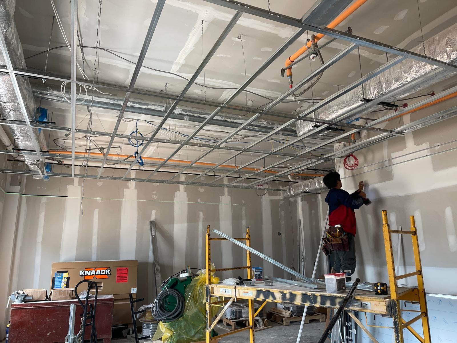Suspended ceiling grid installation